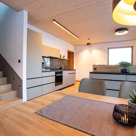 Modernes Architektur-chalet Mit Alpenpanorama