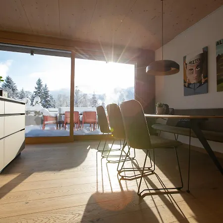 Modernes Architektur-chalet Mit Alpenpanorama