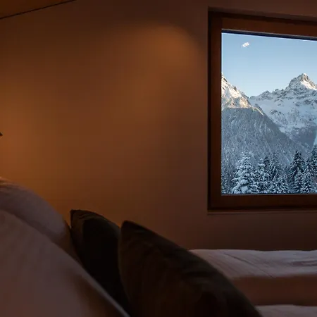Modernes Architektur-chalet Mit Alpenpanorama