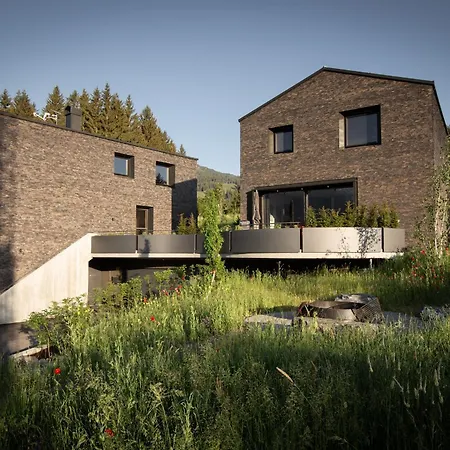 Modernes Architektur-chalet Mit Alpenpanorama