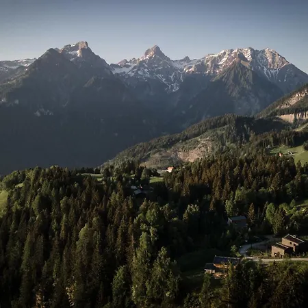 Modernes Architektur-chalet Mit Alpenpanorama